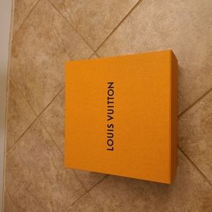 Louis-vuitton box with duster for a toiletry 26